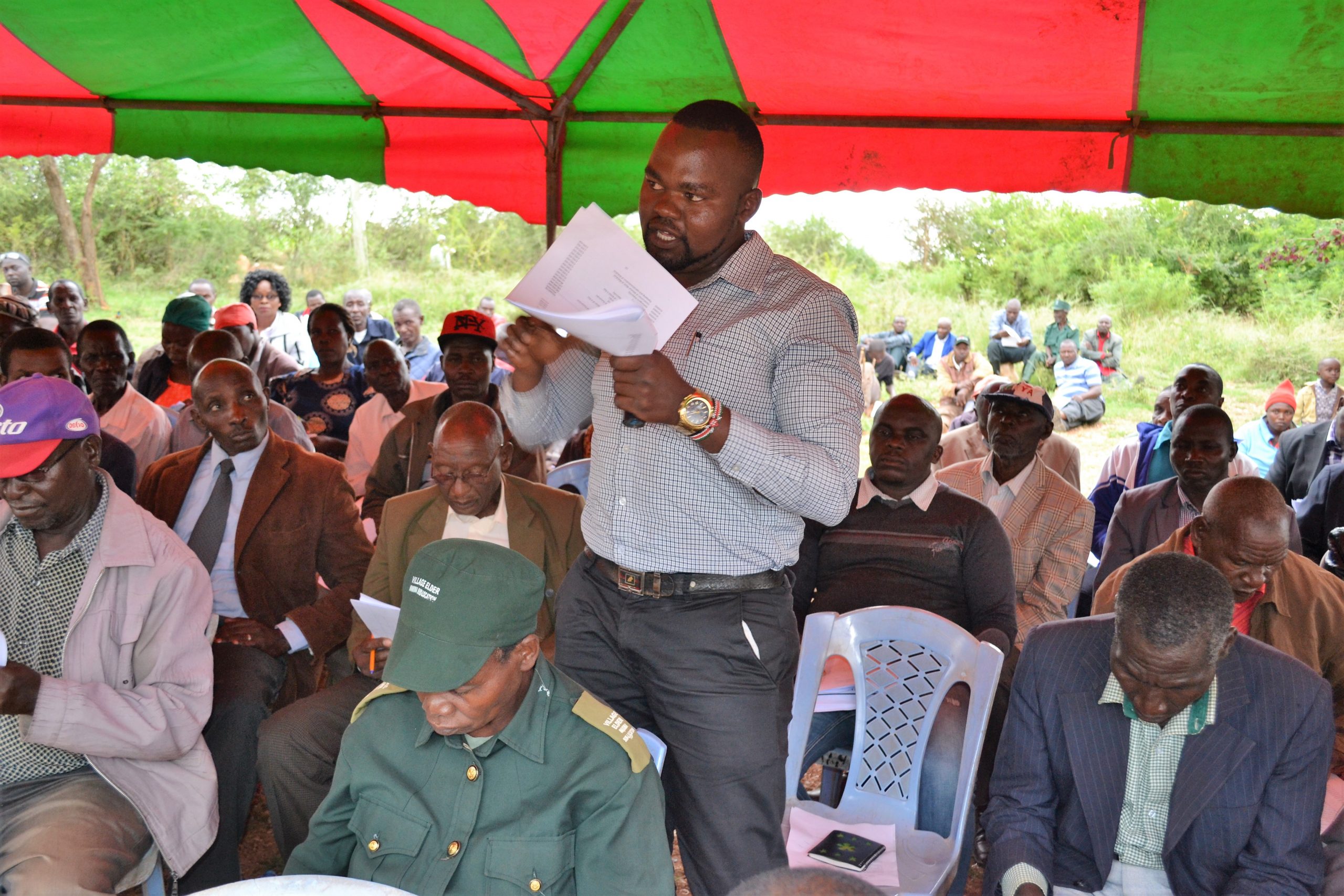 Boniface-Musyoka-a-resident-of-Makima-Ward-in-Embu-giving-his-views-during-a-Public-Participation-Forum